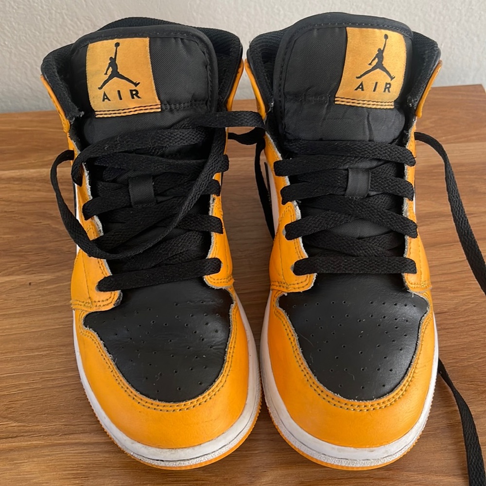 Air Jordan 1 Mid GS Reverse Yellow Toe